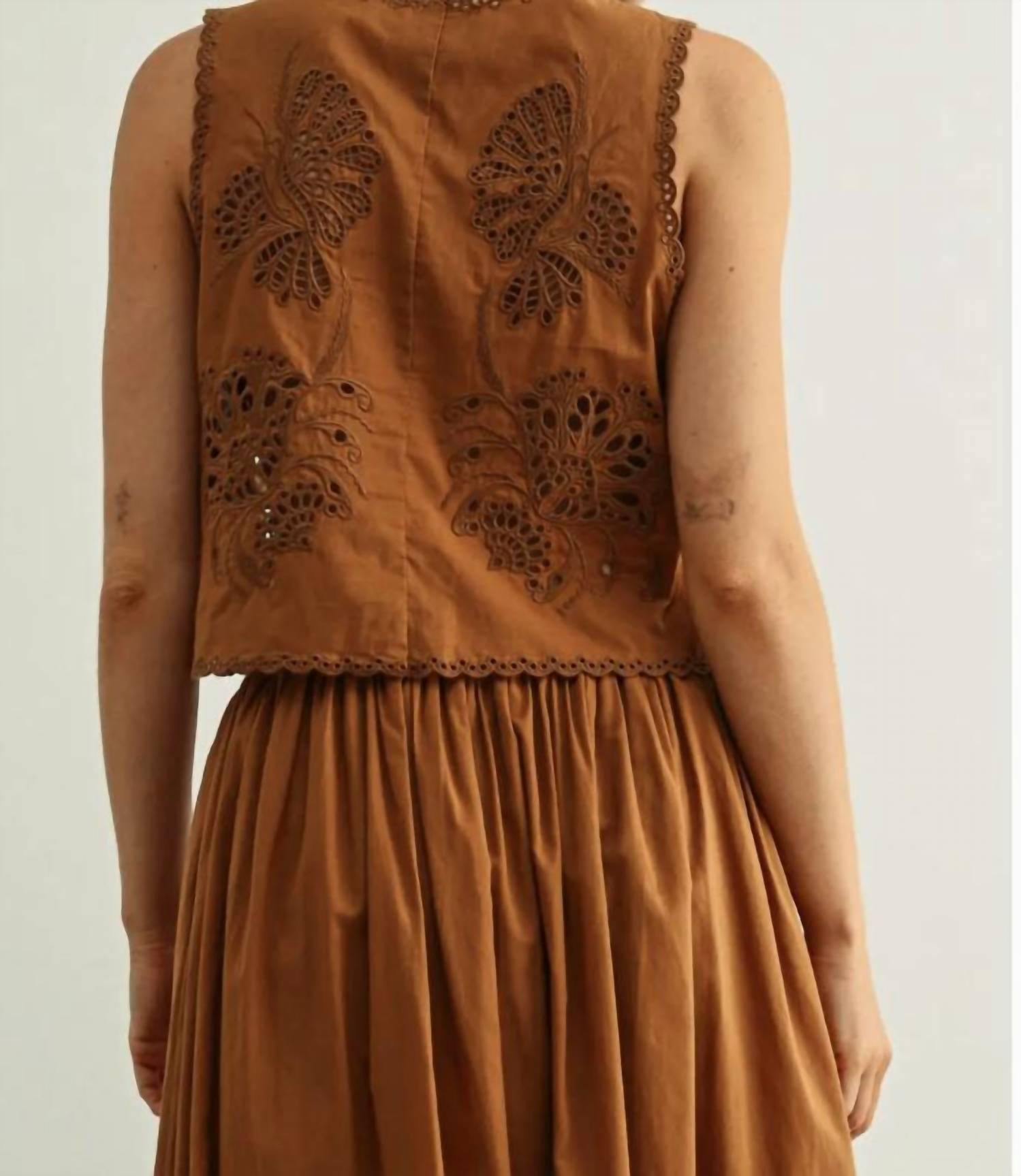 Miou Muse - Embroidered Tied Front Sleeveless Top