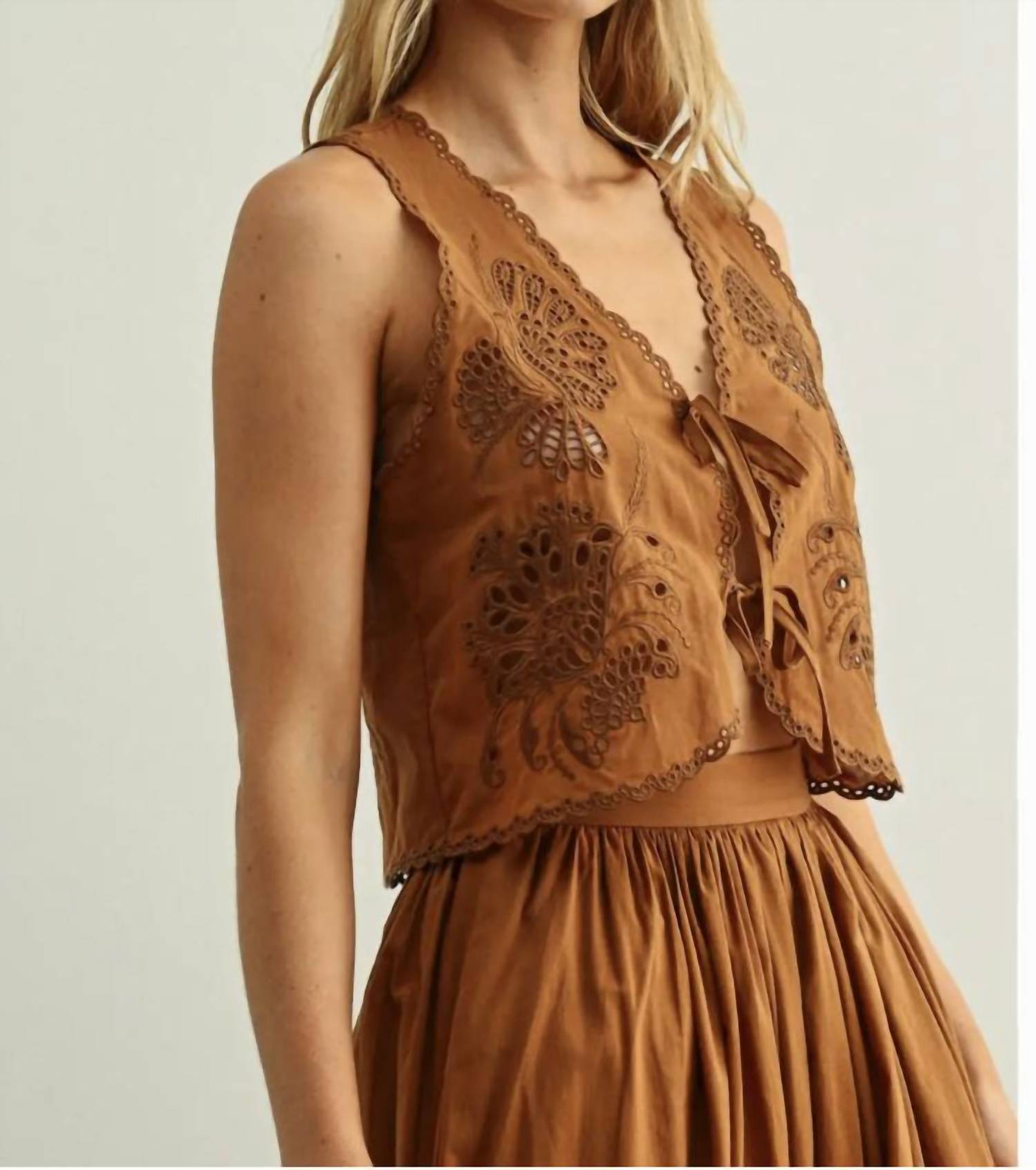 Miou Muse - Embroidered Tied Front Sleeveless Top